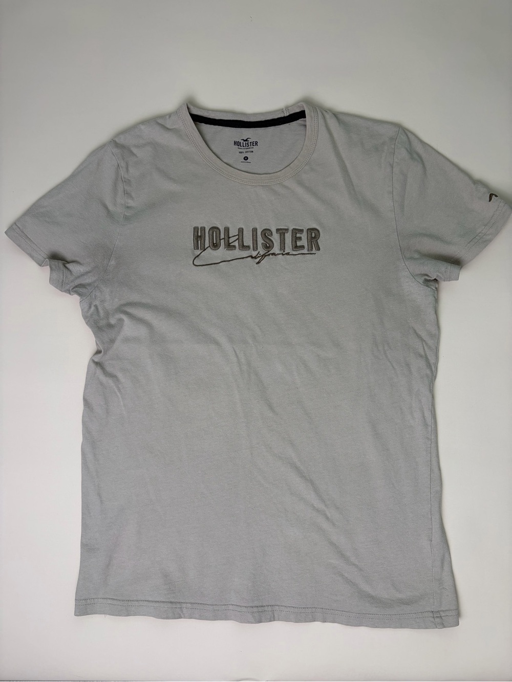 Hollister Men's Short-Sleeve Crewneck Tee in Beige with Logo